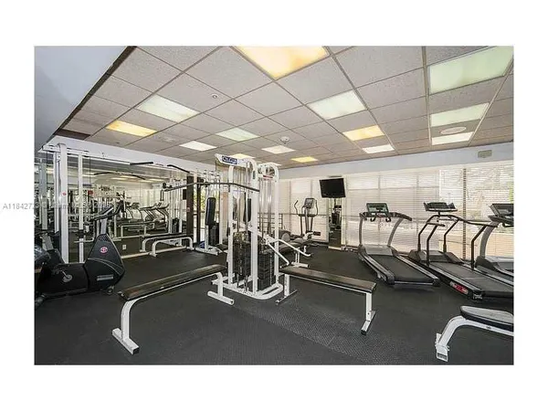 $4,500 | 2555 Collins Avenue, Unit PH214, Miami Beach, FL 33140