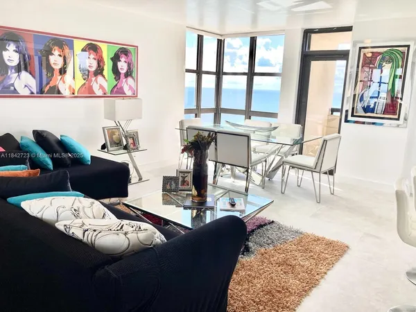 $4,500 | 2555 Collins Avenue, Unit PH214, Miami Beach, FL 33140