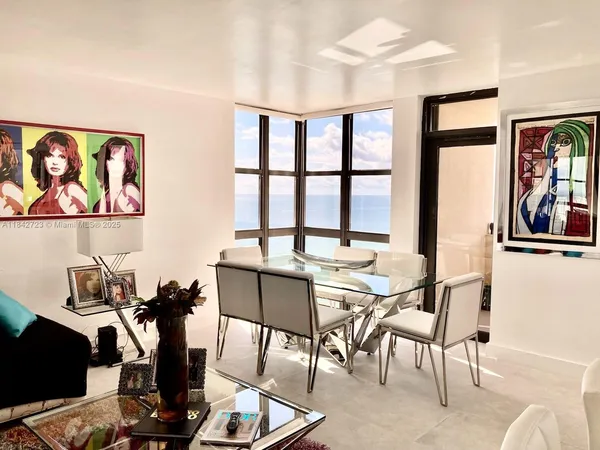 $4,500 | 2555 Collins Avenue, Unit PH214, Miami Beach, FL 33140