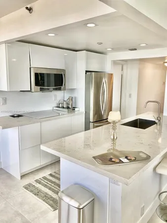 $4,500 | 2555 Collins Avenue, Unit PH214, Miami Beach, FL 33140