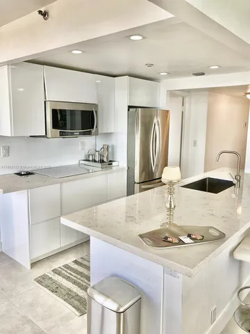 $5,000 | 2555 Collins Avenue, Unit PH214, Miami Beach, FL 33140