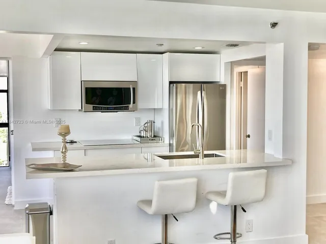 $5,000 | 2555 Collins Avenue, Unit PH214, Miami Beach, FL 33140