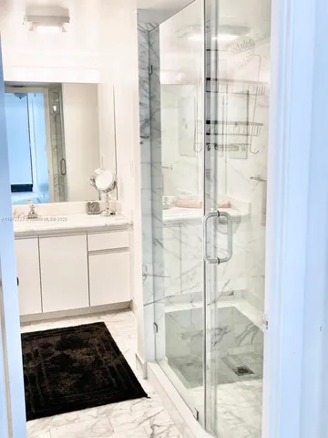 $5,000 | 2555 Collins Avenue, Unit PH214, Miami Beach, FL 33140