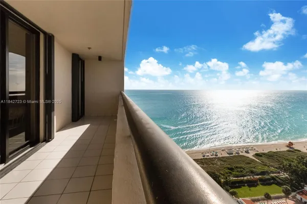 $4,500 | 2555 Collins Avenue, Unit PH214, Miami Beach, FL 33140