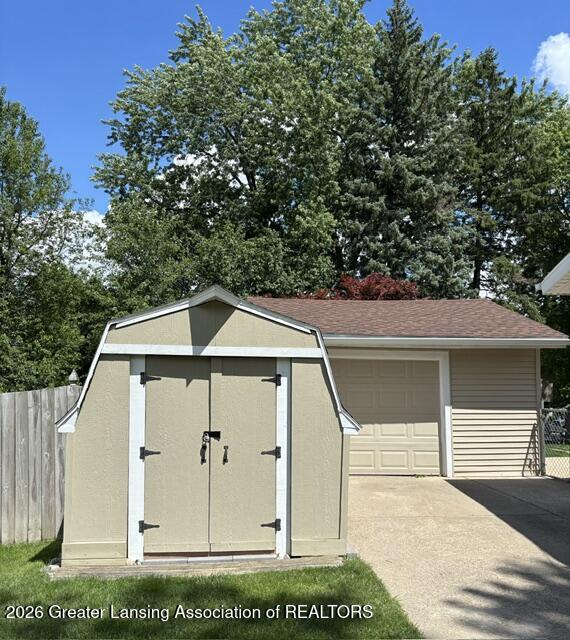 2106 Byrnes Road Lansing, MI 48906 - Photo 39 of 51 IMG_1576