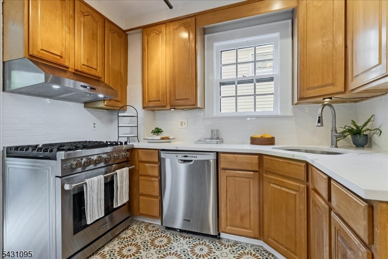 15 Rynda Road Maplewood, NJ 07040 - Photo 16 of 46