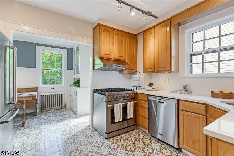 15 Rynda Road Maplewood, NJ 07040 - Photo 17 of 46