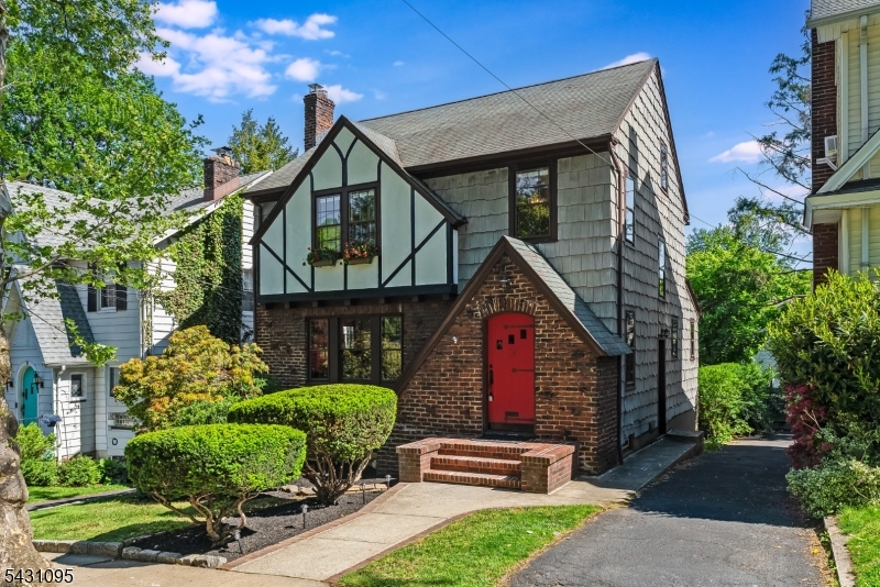 15 Rynda Road Maplewood, NJ 07040 - Photo 3 of 46