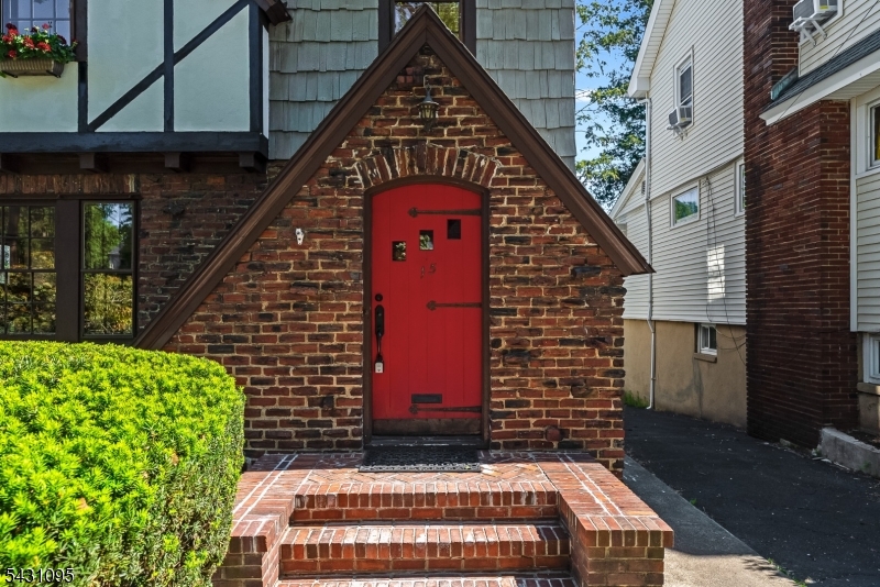 15 Rynda Road Maplewood, NJ 07040 - Photo 4 of 46