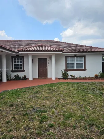 $3,100 | 7565 North Augusta Drive, Unit 7567, Hialeah, FL 33015