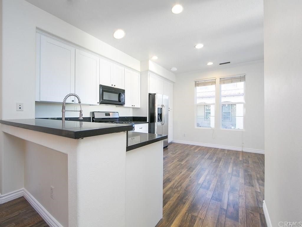 243 Tall Oak Irvine, CA 92603 - Photo 4 of 17