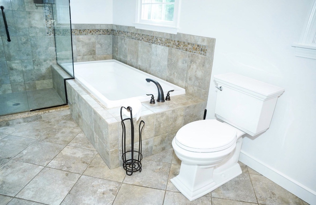 241 New Bedford Road Rochester, MA 02770 - Photo 17 of 25