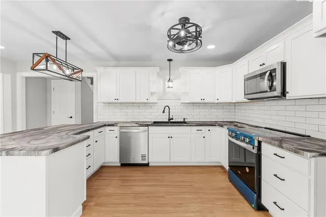 $489,000 | 1000 Woodcliff Drive, Richmond, MO 64085