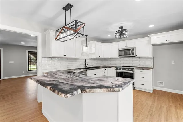 $489,000 | 1000 Woodcliff Drive, Richmond, MO 64085