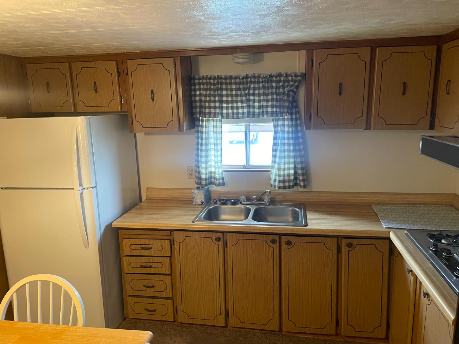 5835 Cherokee Road, Unit 52 Stockton, CA 95215 - Photo 8 of 19 a kitchen with sink a stove and refrigerator