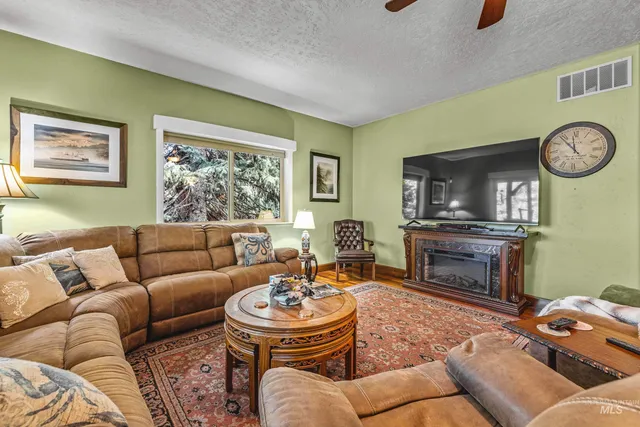 $1,175,000 | 911 Davis Avenue, McCall, ID 83638