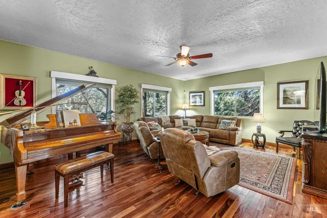 $1,175,000 | 911 Davis Avenue, McCall, ID 83638