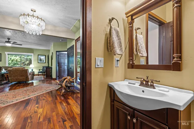 $1,175,000 | 911 Davis Avenue, McCall, ID 83638