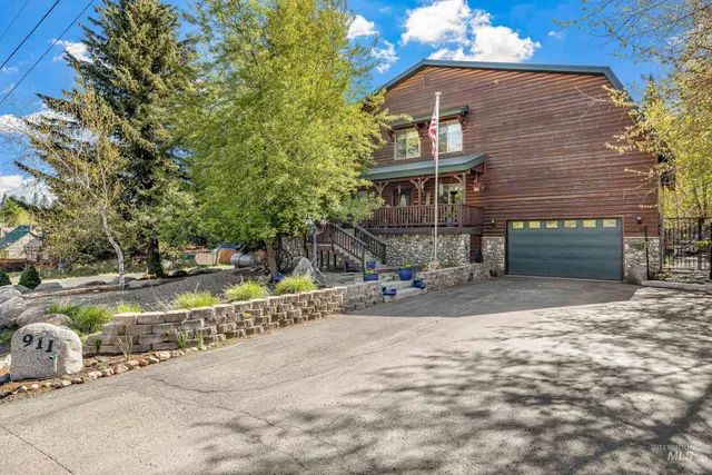 $1,175,000 | 911 Davis Avenue, McCall, ID 83638