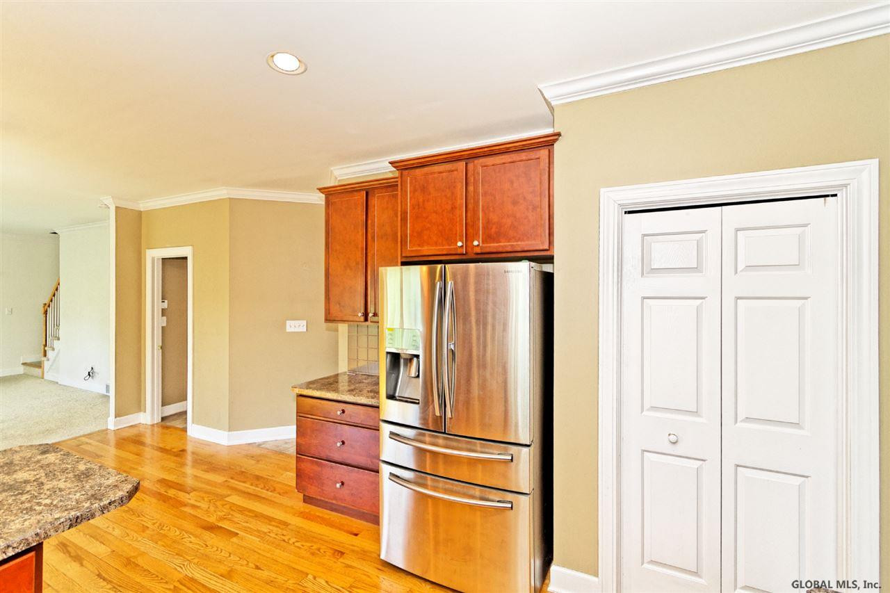 6 Robin Hill Road Halfmoon, NY 12118 - Photo 16 of 44 Photo 16