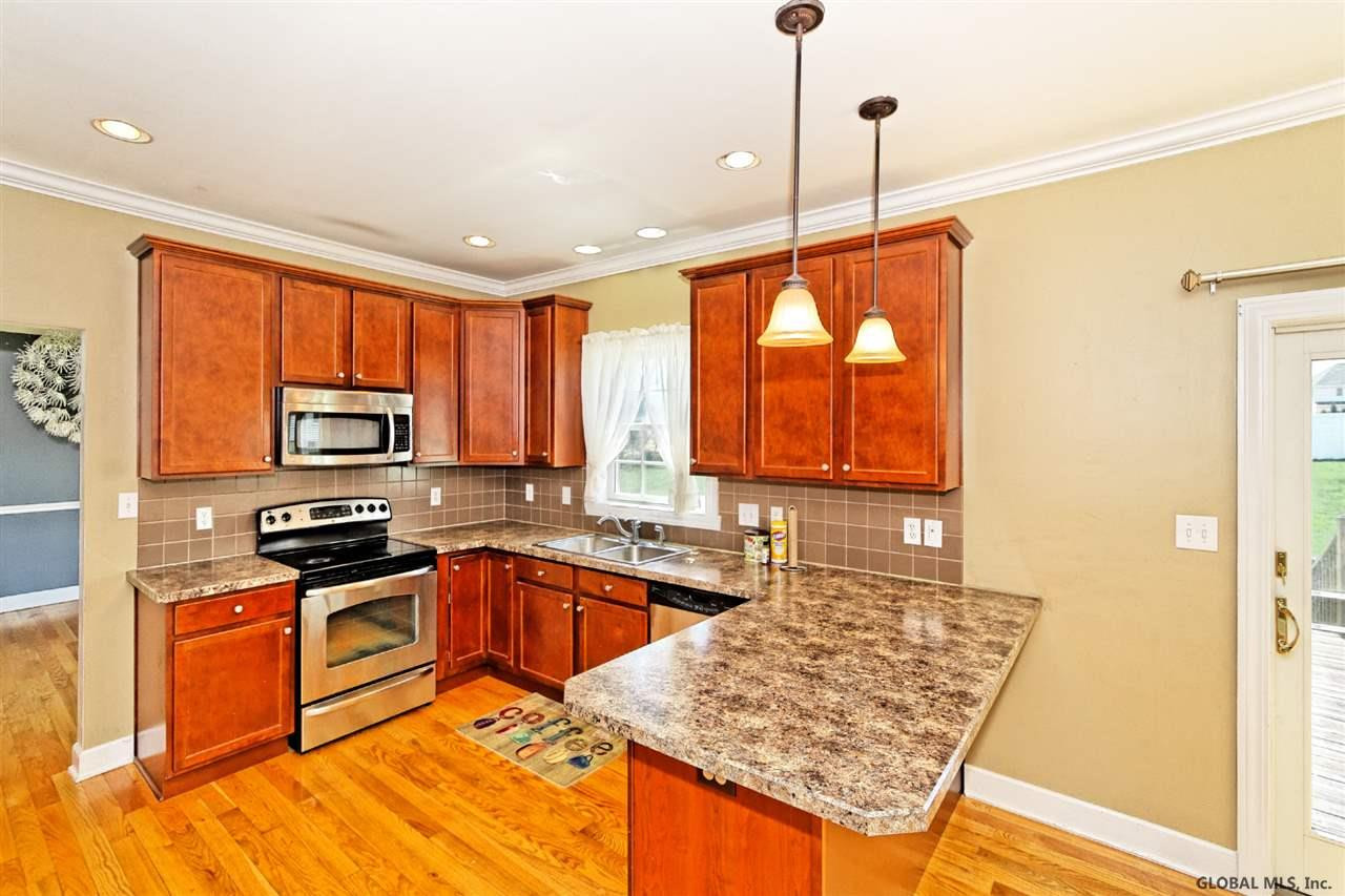6 Robin Hill Road Halfmoon, NY 12118 - Photo 17 of 44 Photo 17
