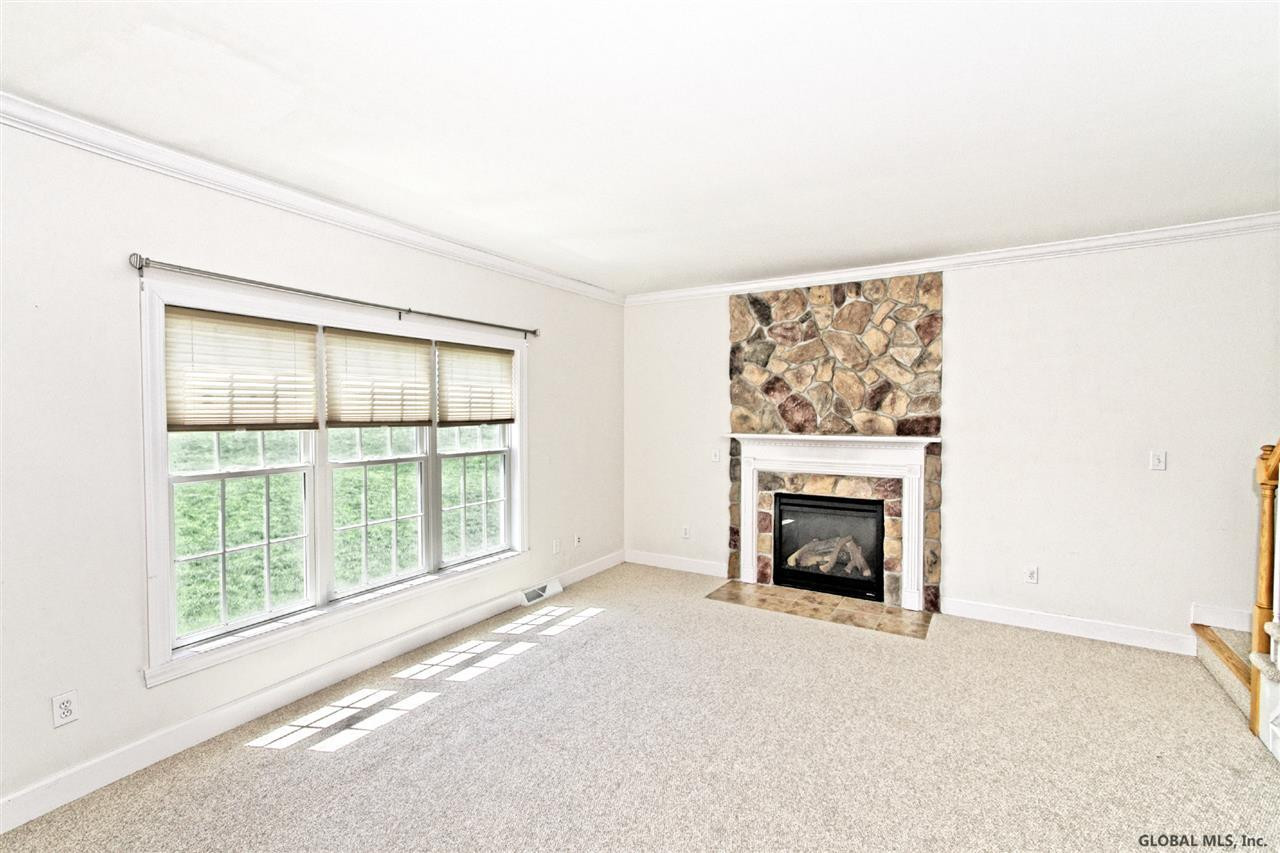 6 Robin Hill Road Halfmoon, NY 12118 - Photo 21 of 44 Photo 21