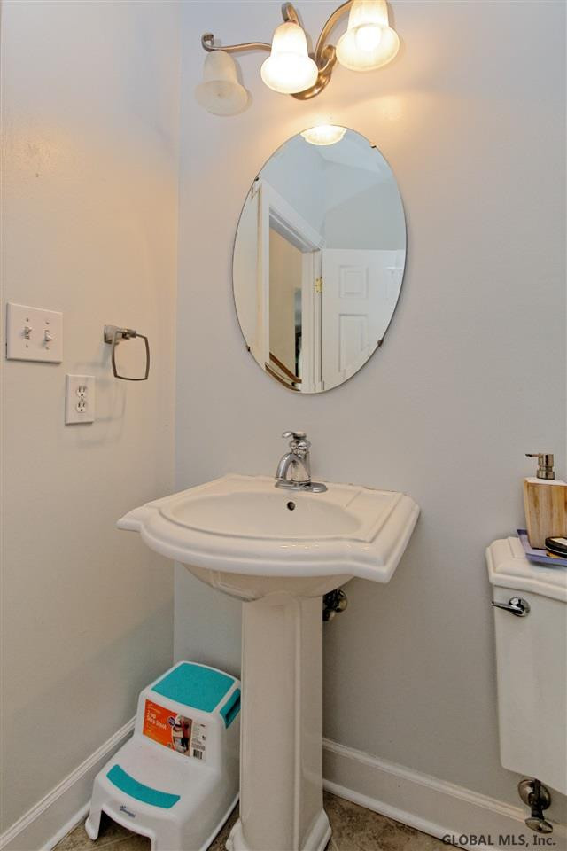 6 Robin Hill Road Halfmoon, NY 12118 - Photo 34 of 44 Photo 34
