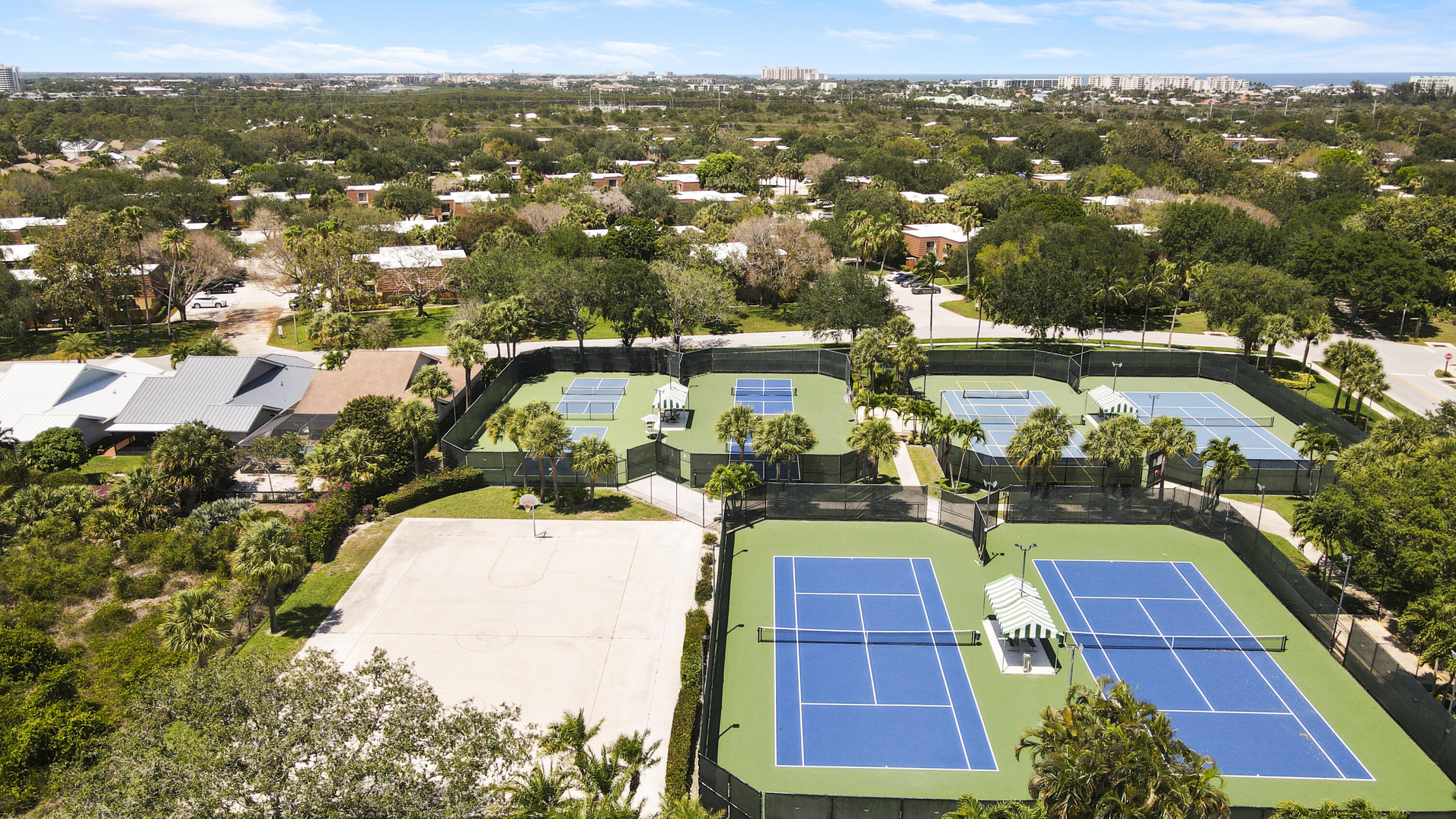 104 Harbourside Circle Jupiter, FL 33477 - Photo 35 of 41 a view of a city