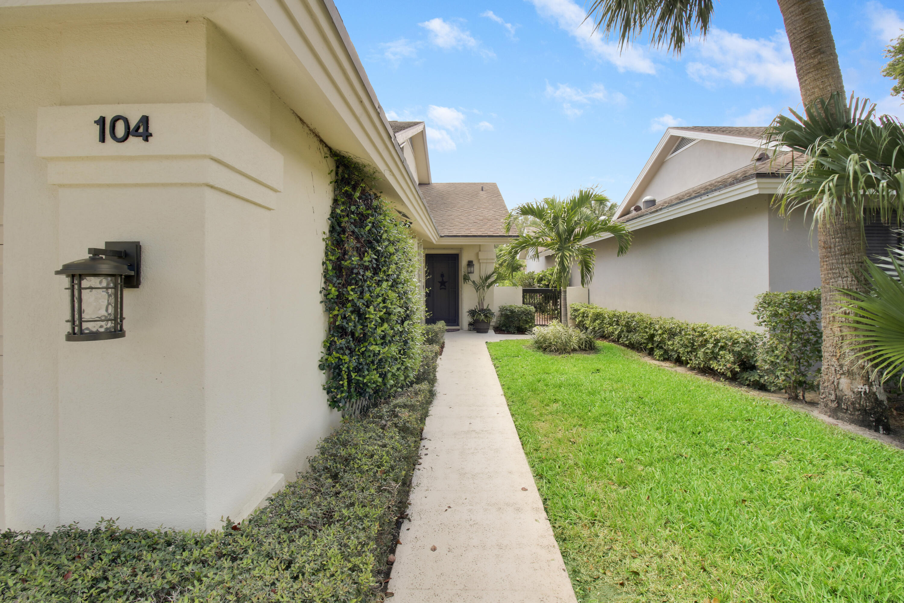 104 Harbourside Circle Jupiter, FL 33477 - Photo 4 of 41 a view of a back yard of the house