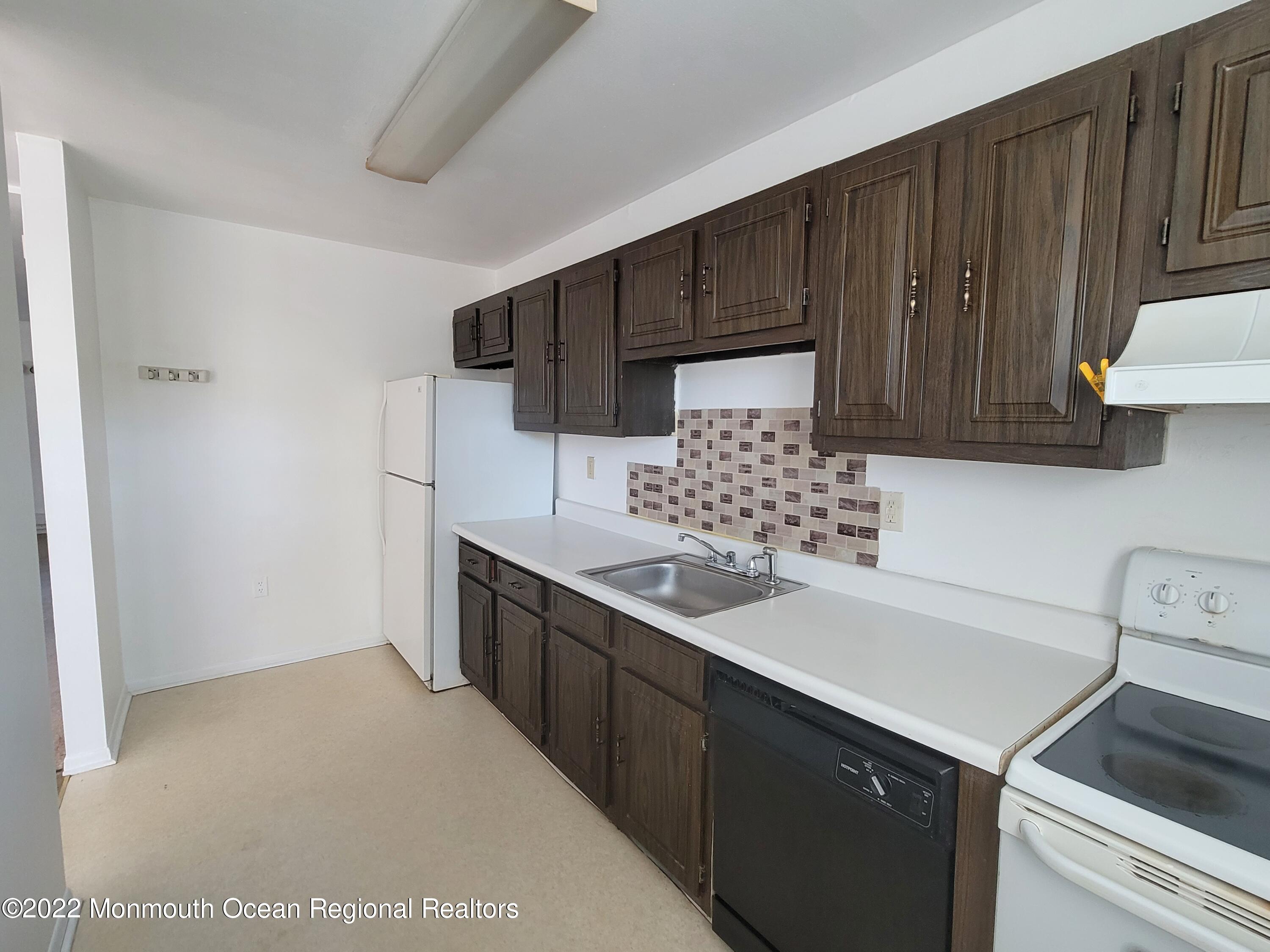 55 White Street, Unit C Eatontown, NJ 07724 - Photo 4 of 21 20220522_173300