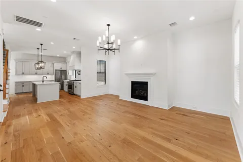 $699,900 | 517 East 4th Street, Houston, TX 77007