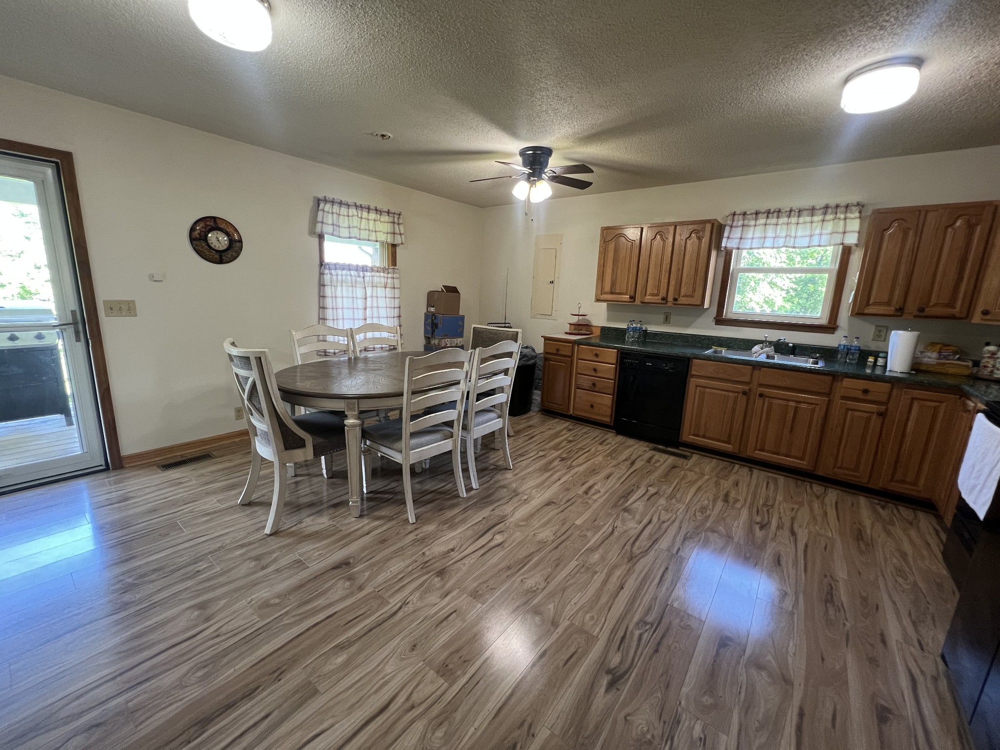 141 Cleveland Road Wartrace, TN 37183 - Photo 5 of 29 Gallery Image 5