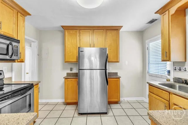 $2,800 | 135 Columbus Drive, Savannah, GA 31405