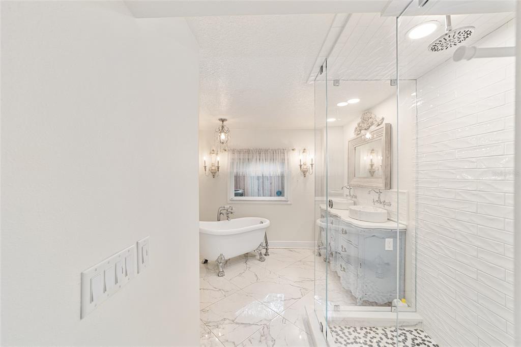 10399 Northeast 218th Lane Road Fort McCoy, FL 32134 - Photo 32 of 68 a bathroom with a toilet a sink and mirror