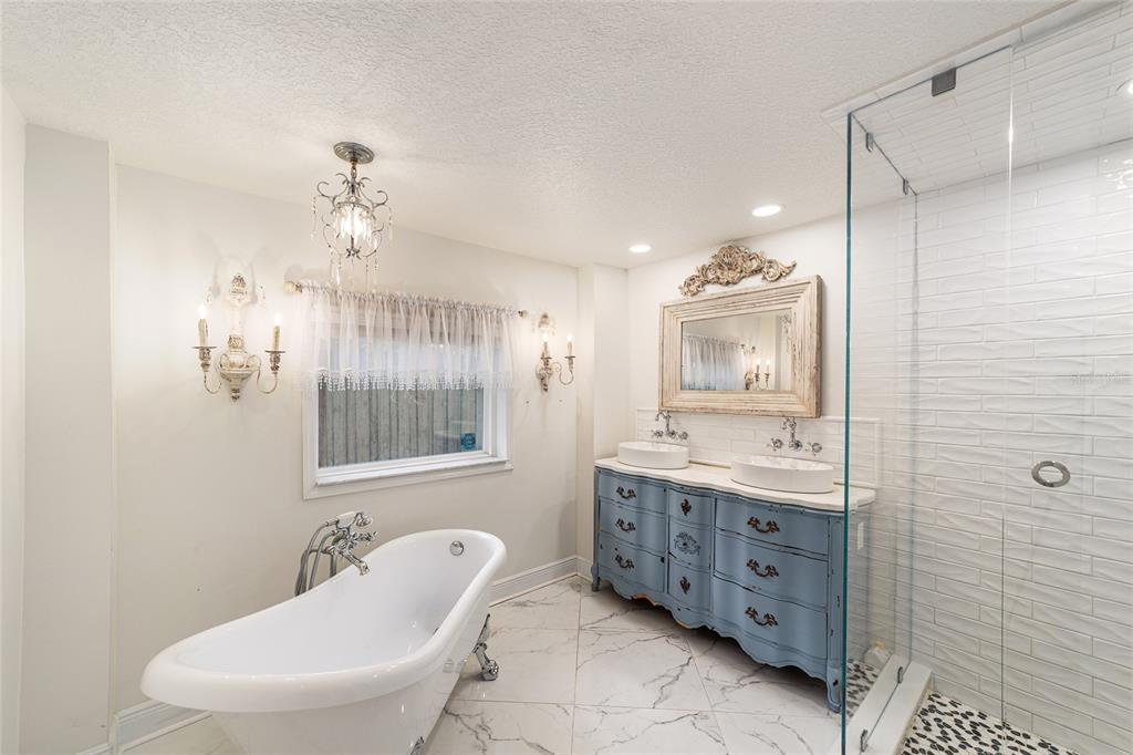 10399 Northeast 218th Lane Road Fort McCoy, FL 32134 - Photo 33 of 68 a bathroom with a double vanity sink mirror and bathtub