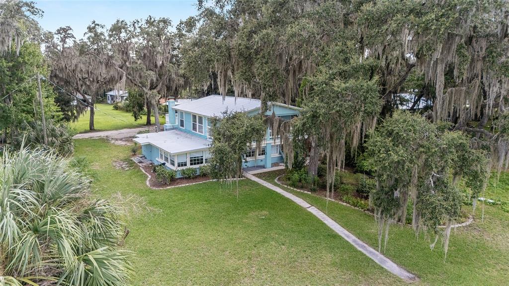 10399 Northeast 218th Lane Road Fort McCoy, FL 32134 - Photo 66 of 68 a view of a patio with table and chairs under an umbrella