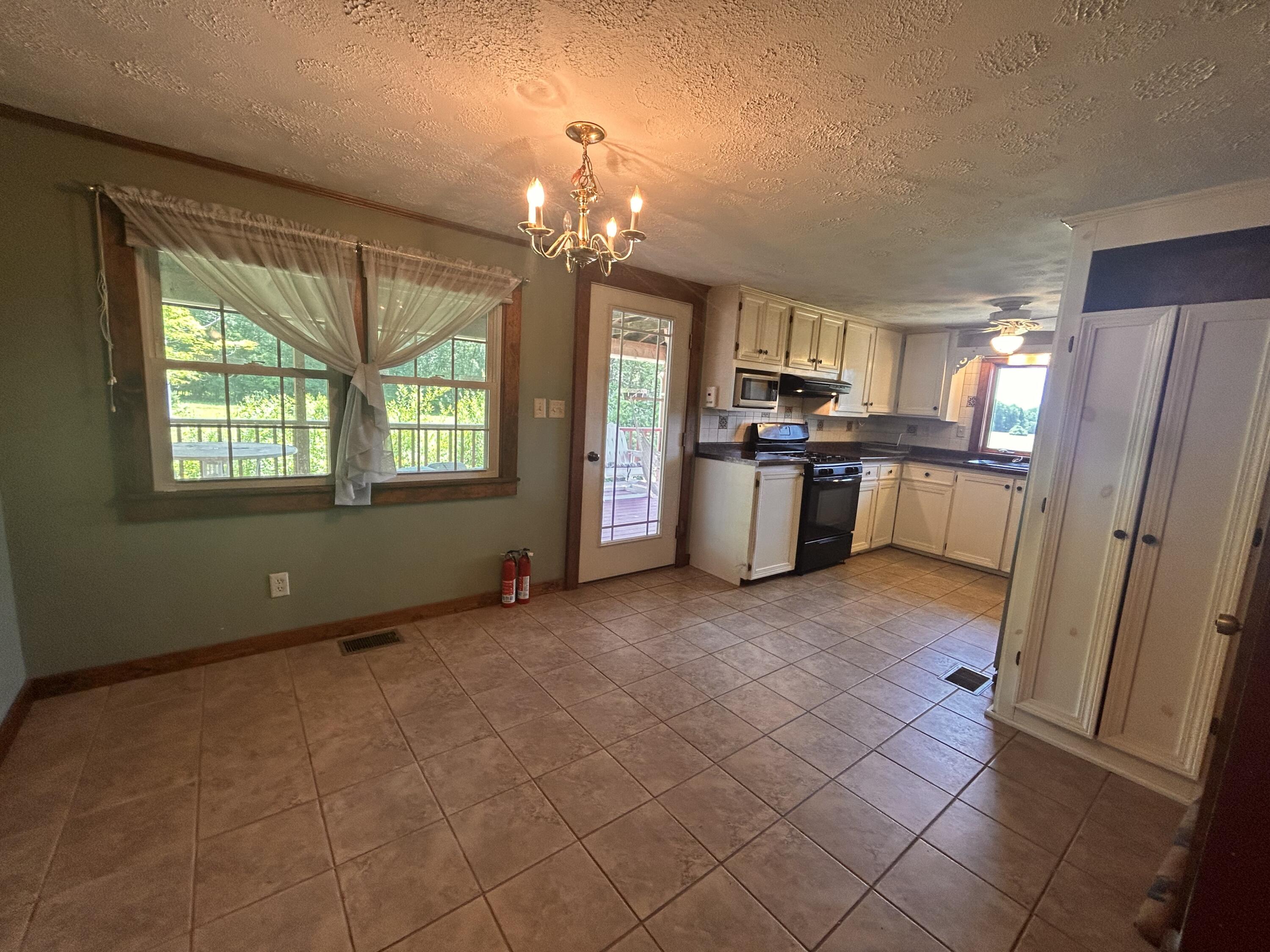 354 Brown Road Pownal, ME 04069 - Photo 7 of 35 IMG_4135