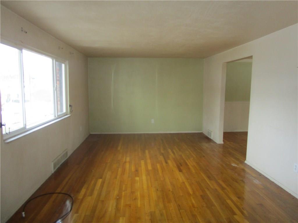 845 Blue Ridge Road Pittsburgh, PA 15239 - Photo 2 of 18 living room