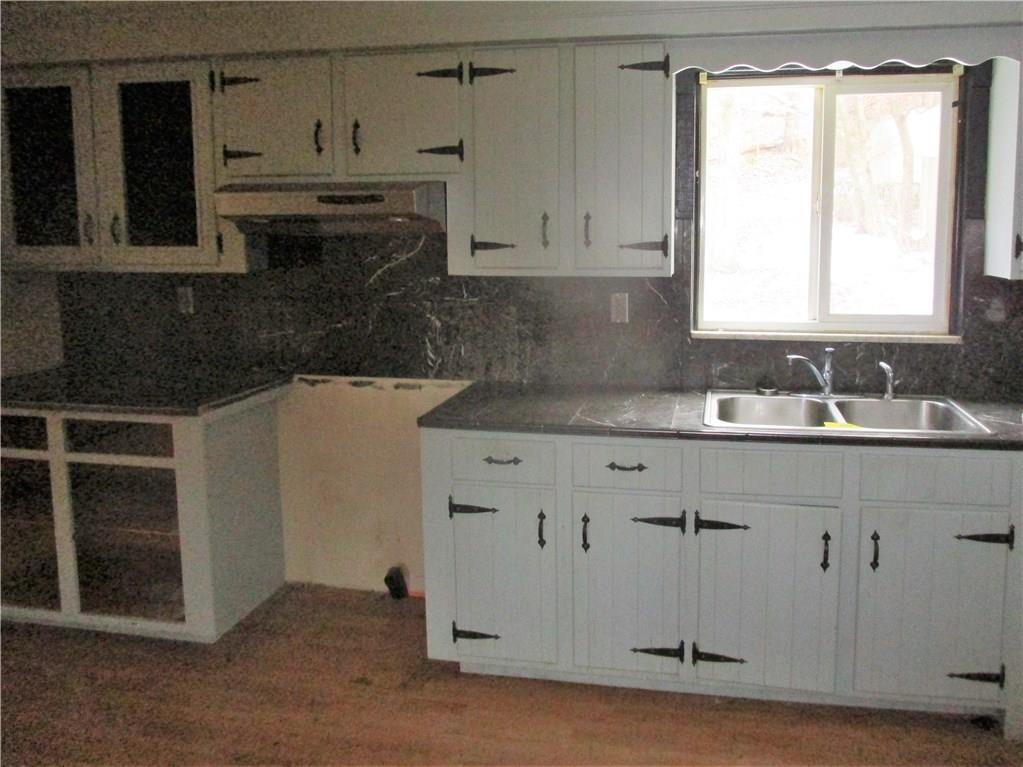 845 Blue Ridge Road Pittsburgh, PA 15239 - Photo 4 of 18 kitchen