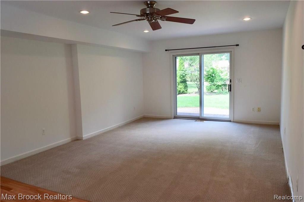 2750 Mohawk Lane Rochester Hills, MI 48306 - Photo 17 of 32