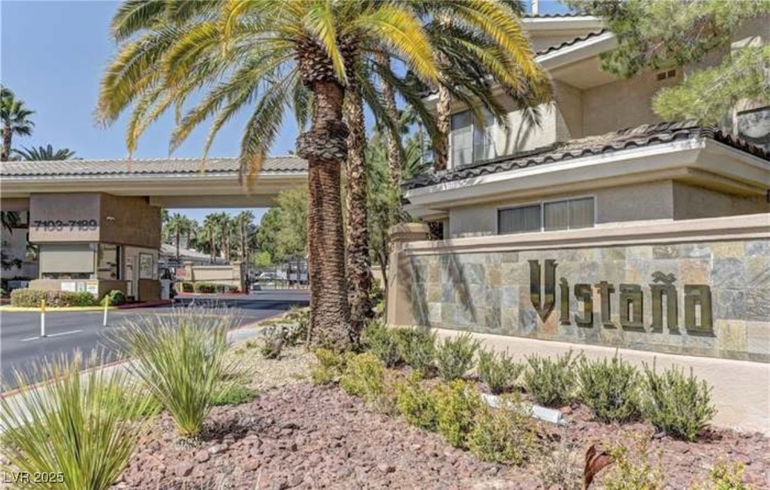 Community Front Gate, Vistana Condo