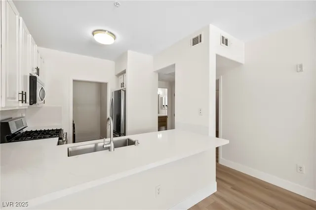 $1,395 | 7139 South Durango Drive, Unit 203, Las Vegas, NV 89113