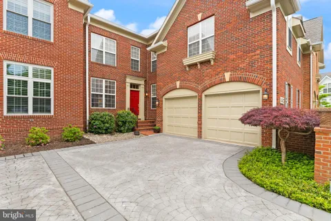 $890,000 | 43423 Wild Dunes Square, Leesburg, VA 20176