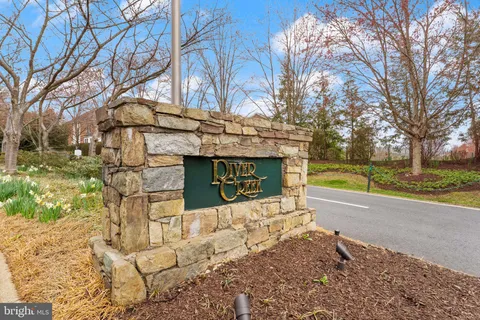 $890,000 | 43423 Wild Dunes Square, Leesburg, VA 20176