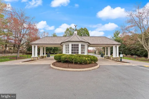 $890,000 | 43423 Wild Dunes Square, Leesburg, VA 20176