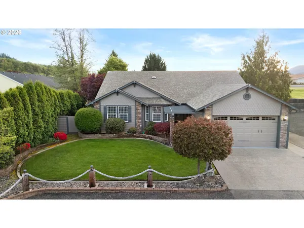 $769,000 | 237 Cambridge Drive, Sutherlin, OR 97479