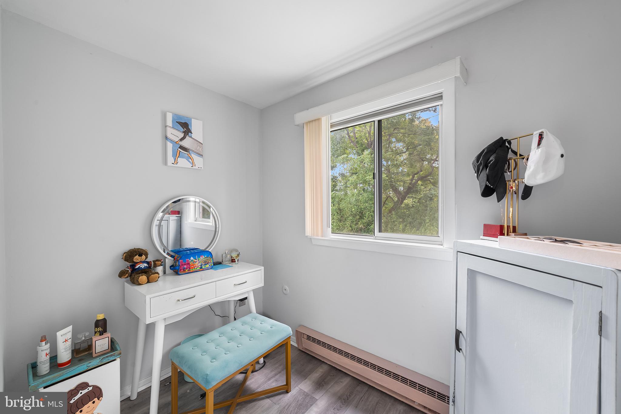 190 Pine Tree Road King of Prussia, PA 19406 - Photo 17 of 37 a living room with furniture and a window