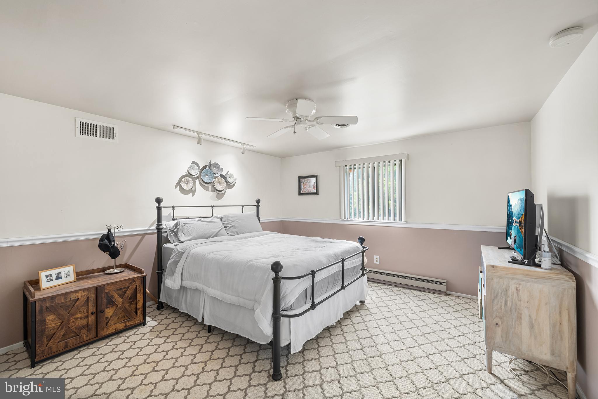 190 Pine Tree Road King of Prussia, PA 19406 - Photo 19 of 37 a bedroom with a bed and a couch