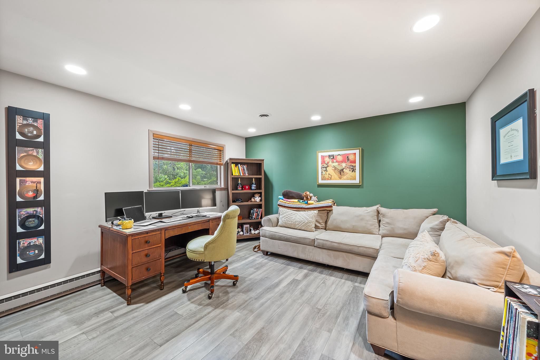 190 Pine Tree Road King of Prussia, PA 19406 - Photo 24 of 37 a living room with furniture and a wooden floor
