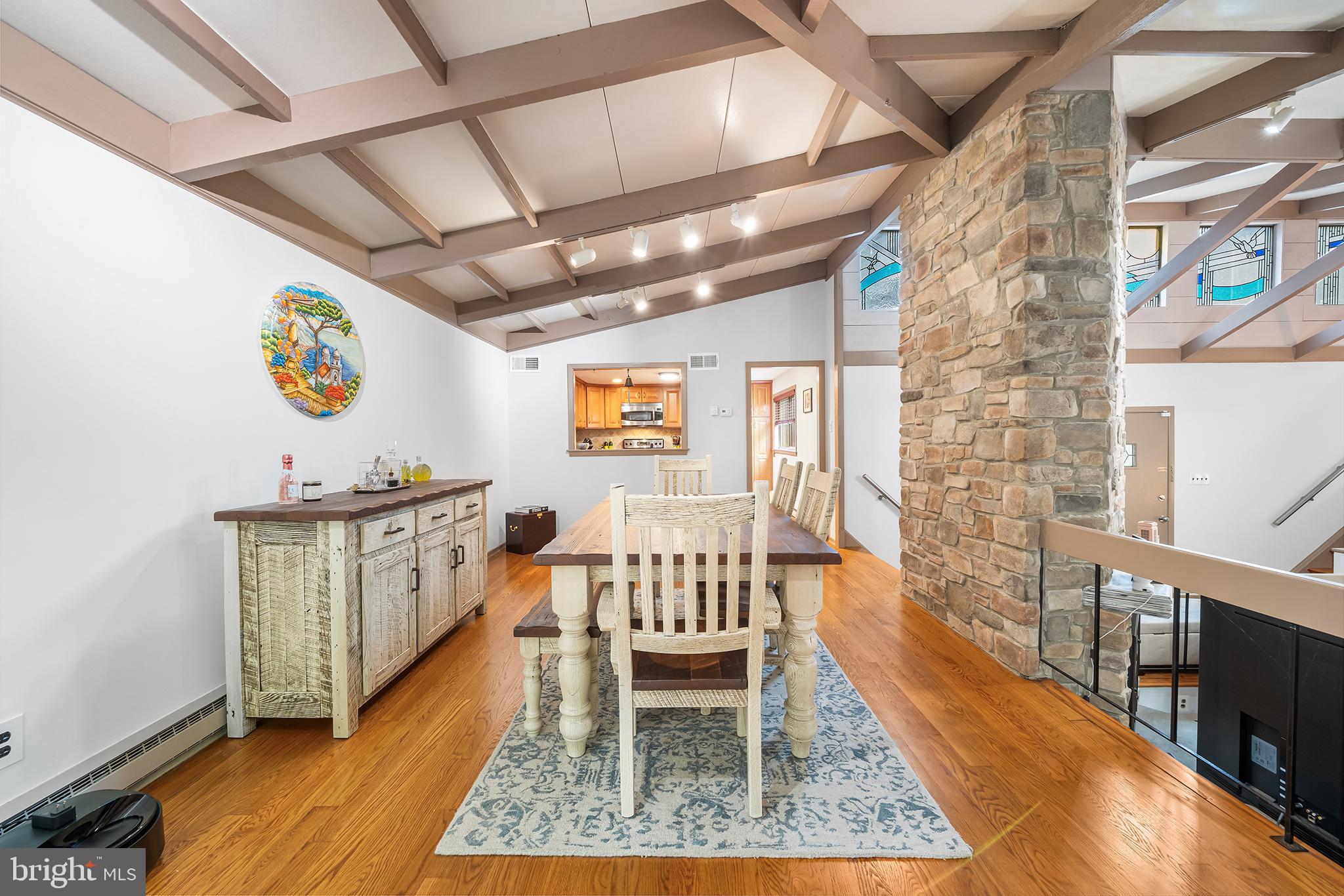 190 Pine Tree Road King of Prussia, PA 19406 - Photo 9 of 37 a workspace with furniture